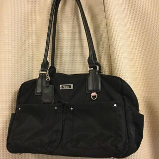 トゥミ(TUMI)のTUMI ショルダーバッグ ブラック(ショルダーバッグ)