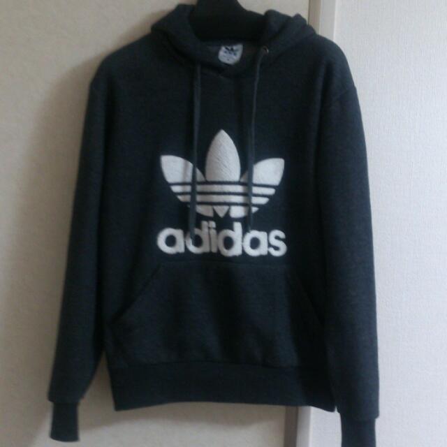 adidas(アディダス)のadidas グレーパーカー レディースのトップス(パーカー)の商品写真