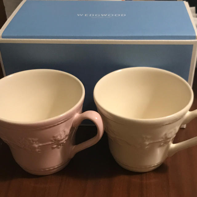 WEDGWOOD(ウェッジウッド)のウェッジウッド ペアマグカップ インテリア/住まい/日用品のキッチン/食器(グラス/カップ)の商品写真