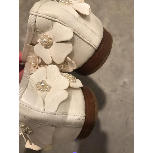 CHANEL(シャネル)のCHANEL 今期完売 フラワーカメリアパンプス 花 ホワイト パール レディースの靴/シューズ(ハイヒール/パンプス)の商品写真