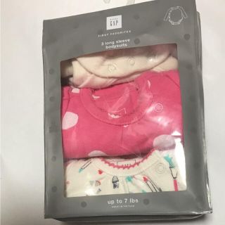 ベビーギャップ(babyGAP)の⭐︎新品 タグ付き⭐︎ロンパース 長袖３枚 babyGap 45 ピンク 新生児(ロンパース)