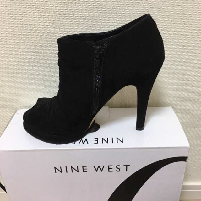 NINE WEST(ナインウエスト)の【送料込】美品♡ナインウエスト♡スエード ショートブーツ レディースの靴/シューズ(ブーツ)の商品写真