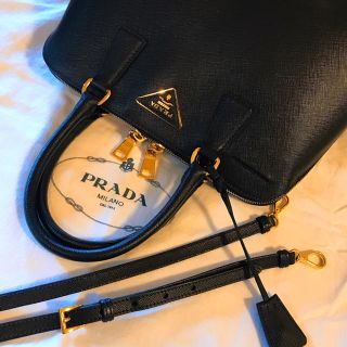 プラダ(PRADA)の《短時間1時間ほどの使用》プラダ サフィアーノ ショルダーバッグ (ショルダーバッグ)