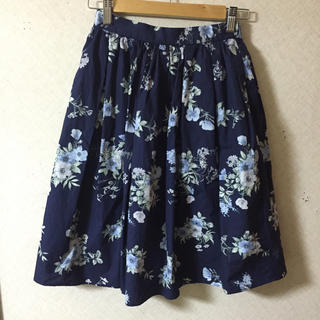 テチチ(Techichi)の花柄スカート(ひざ丈スカート)