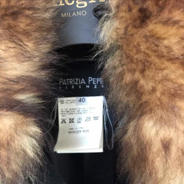 PATRIZIA PEPE(パトリツィアペペ)のPATRIZIAPEPEパトリッツァぺぺムートンファー付きピーコート ブラック レディースのジャケット/アウター(ピーコート)の商品写真