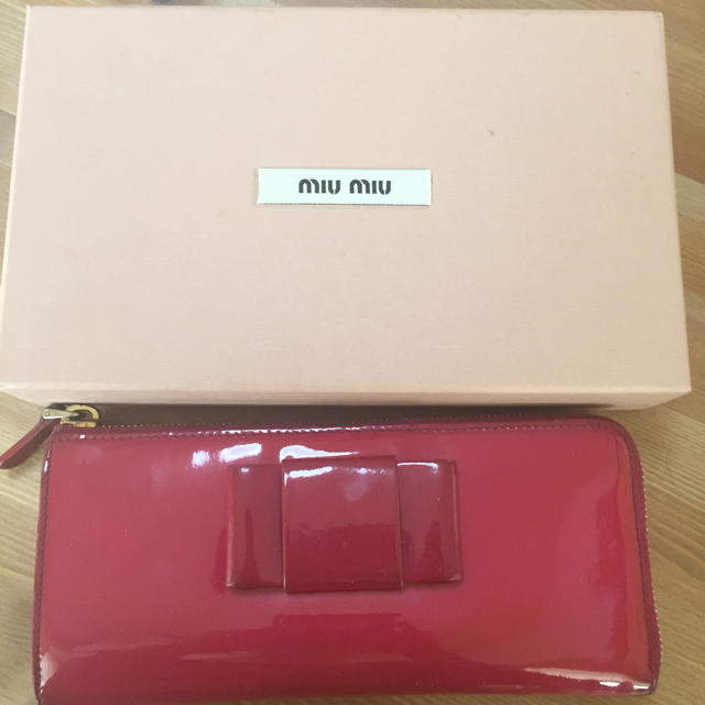 60%OFF!】 miumiu エナメル財布 asakusa.sub.jp