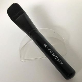 ジバンシィ(GIVENCHY)のGIVENCHY ファンデブラシ 化粧品道具 ブラシ はけ 黒(ファンデーション)