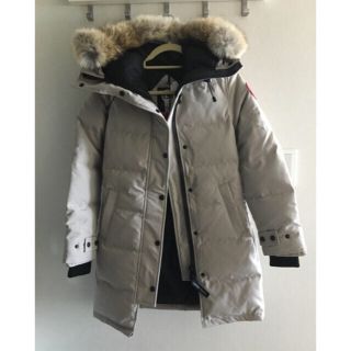 カナダグース(CANADA GOOSE)の【新品・タグ付き】カナダグース マッケンジー  S ベージュ アメリカンラグシー(ダウンジャケット)