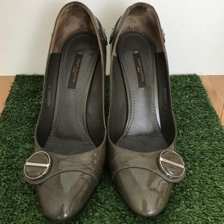 ルイヴィトン(LOUIS VUITTON)のルイヴィトン✳︎パテントグレーパンプス 36.5(ハイヒール/パンプス)