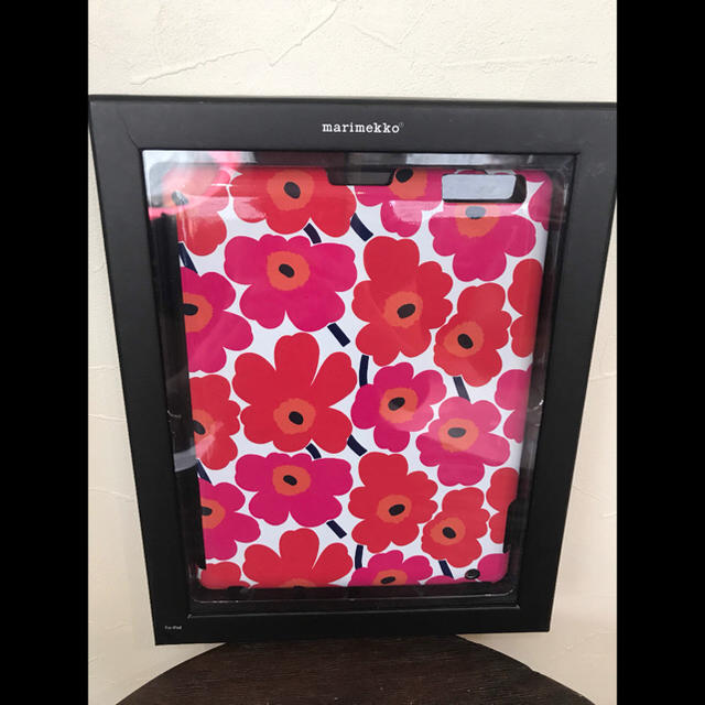 marimekko(マリメッコ)のマリメッコ iPadケース☆お値下げしました☆ スマホ/家電/カメラのスマホアクセサリー(iPadケース)の商品写真