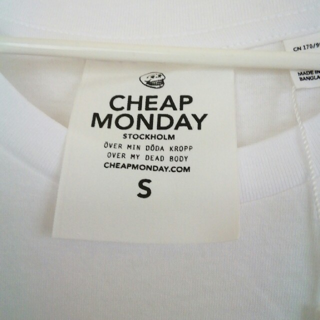 CHEAP MONDAY(チープマンデー)の新品✨CHEAP MONDAY Tシャツ レディースのトップス(Tシャツ(半袖/袖なし))の商品写真