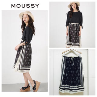マウジー(moussy)のmoussyスカーフプリントスカート(ひざ丈スカート)