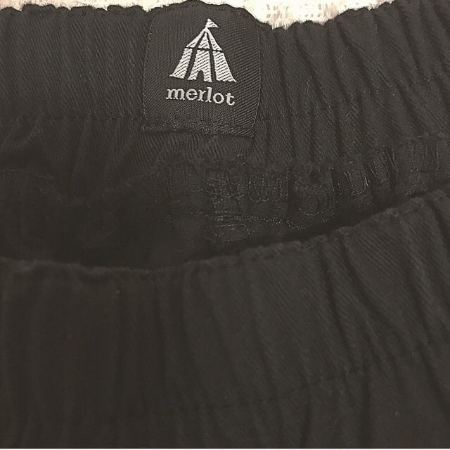 merlot(メルロー)のmerlotビックポケットワイドテーパードパンツ レディースのパンツ(チノパン)の商品写真