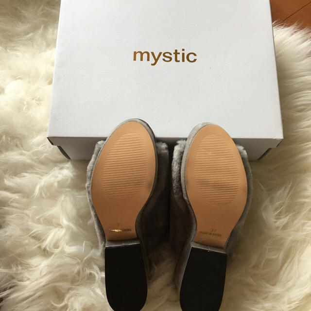 mystic(ミスティック)のmystic 新品未使用 ファーサンダル レディースの靴/シューズ(サンダル)の商品写真