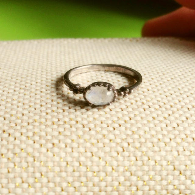 ムーンストーンの指輪 レディースのアクセサリー(リング(指輪))の商品写真