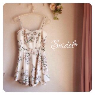 スナイデル(SNIDEL)のSnidel＊マーガレット柄ロンパース♡(サロペット/オーバーオール)