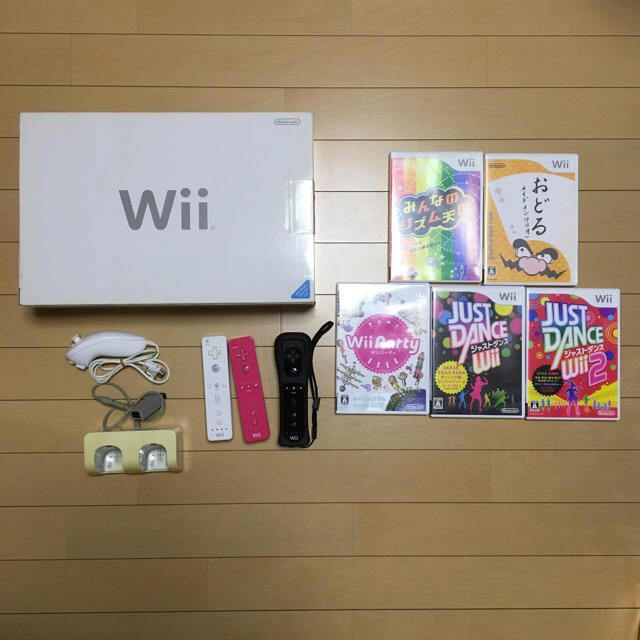 Wii(ウィー)のwii本体セット エンタメ/ホビーのゲームソフト/ゲーム機本体(家庭用ゲーム機本体)の商品写真