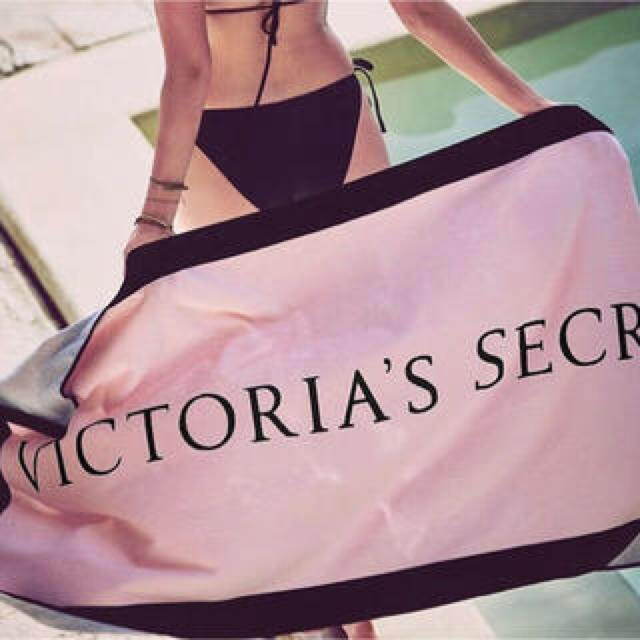 Victoria's Secret(ヴィクトリアズシークレット)のビクトリアシークレット タオル 新品未使用 インテリア/住まい/日用品の日用品/生活雑貨/旅行(タオル/バス用品)の商品写真