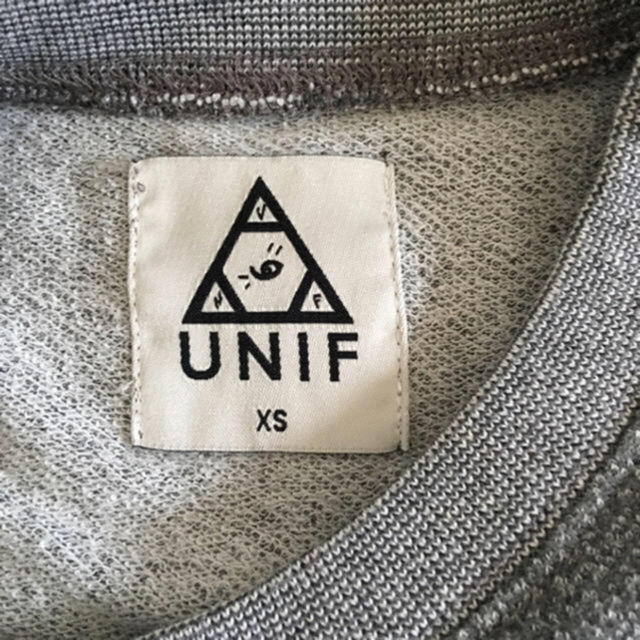 UNIF(ユニフ)のUNIF 刺繍 スウェットトップス レディースのトップス(トレーナー/スウェット)の商品写真