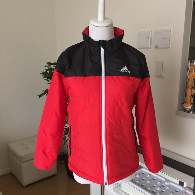 adidas(アディダス)のadidasパデットジャケット130  6372円 半額以下！ キッズ/ベビー/マタニティのキッズ服男の子用(90cm~)(ジャケット/上着)の商品写真