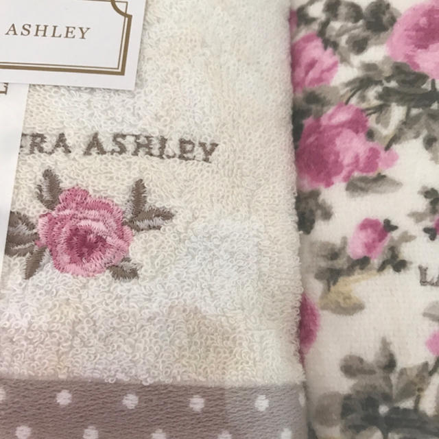 LAURA ASHLEY(ローラアシュレイ)の新品 ローラアシュレイ タオル ギフト セット ♡ インテリア/住まい/日用品の日用品/生活雑貨/旅行(タオル/バス用品)の商品写真