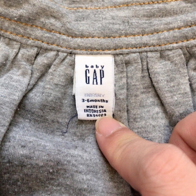 babyGAP(ベビーギャップ)のGAP デニムワンピース 3-6m キッズ/ベビー/マタニティのベビー服(~85cm)(ワンピース)の商品写真