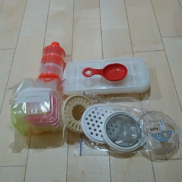 【ミルトン】専用容器　＋　ミルク期離乳食お役立ちセット キッズ/ベビー/マタニティの洗浄/衛生用品(哺乳ビン用消毒/衛生ケース)の商品写真