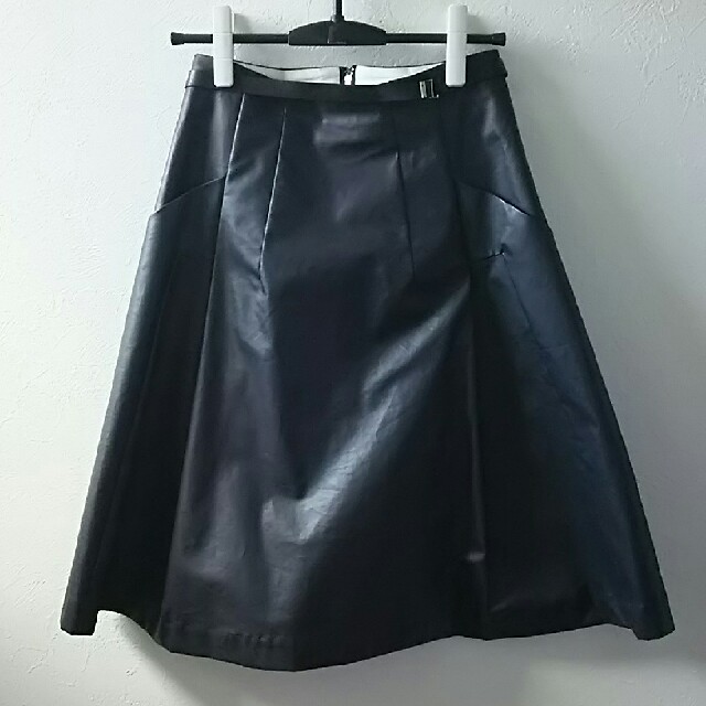 TOGA(トーガ)の☆トーガ TOGA PULLA フェイクレザーAラインスカート☆  レディースのスカート(ひざ丈スカート)の商品写真