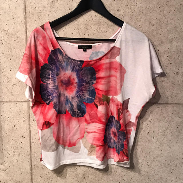 rienda(リエンダ)のrienda/リエンダ/花柄/Tシャツ レディースのトップス(Tシャツ(半袖/袖なし))の商品写真