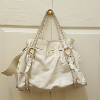 ミュウミュウ(miumiu)のMIUMIU　ハンドバック(ハンドバッグ)