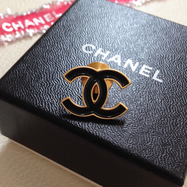 CHANEL(シャネル)の★kelly様専用★CHANEL ピンブローチ レディースのアクセサリー(ブローチ/コサージュ)の商品写真