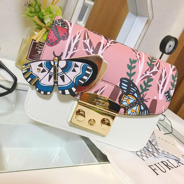 FURLA メトロポリス ♡ 新品 フラップ 蝶々