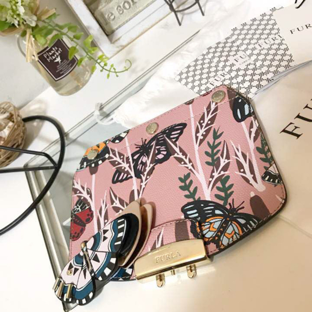 FURLA フルラショルダーバッグ　メトロポリス　蝶々