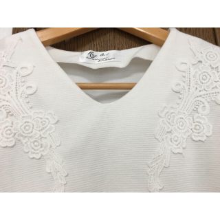 アベイル(Avail)の★未使用★  アベイルの刺繍トップス Mサイズ(カットソー(長袖/七分))