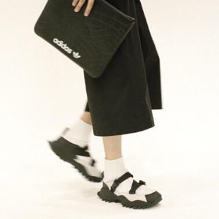 ハイク(HYKE)のadidas HYKE スニーカー(スニーカー)