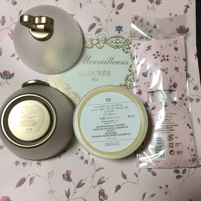 Les Merveilleuses LADUREE   新品 ラデュレ 花びらチーク ブラシ