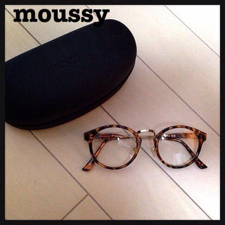 マウジー(moussy)の伊達眼鏡。今季もの。本日のみ出品。(サングラス/メガネ)