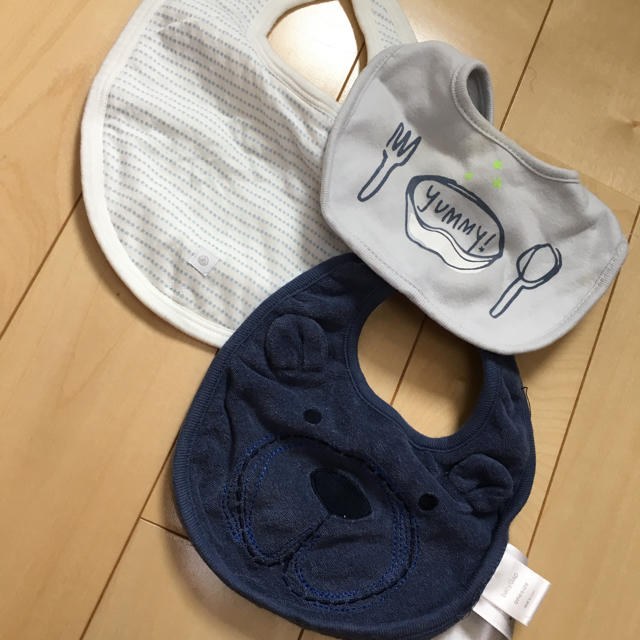 babyGAP(ベビーギャップ)の未使用2点 スタイセット キッズ/ベビー/マタニティのこども用ファッション小物(ベビースタイ/よだれかけ)の商品写真