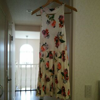 トップショップ(TOPSHOP)のTOPSHOP 花柄ワンピース(ひざ丈ワンピース)