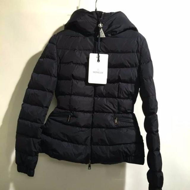 新品 人気完売品 ＶＥＲＹ掲載商品 MONCLER ショートジャケット 紺 0