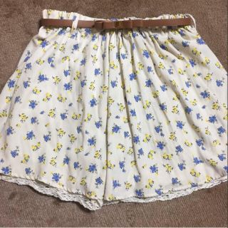 ページボーイ(PAGEBOY)の【美品】PAGEBOYの花柄キュロット(キュロット)