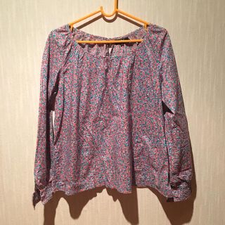 アーペーセー(A.P.C)のA.P.C.リバティ柄ブラウス美品アーペーセー(シャツ/ブラウス(長袖/七分))