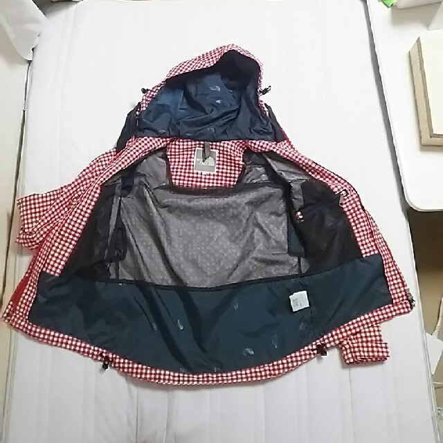 THE NORTH FACE(ザノースフェイス)の美品 ノースフェイス 赤 ギンガム Sサイズ レディースのジャケット/アウター(ナイロンジャケット)の商品写真