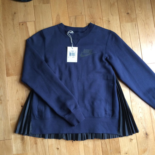 ナイキ × サカイ バックプリーツ フレア テックフリース
