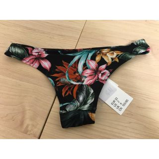 エイチアンドエム(H&M)の新品未使用 H&M ボタニカル柄ビキニ 水着 32(水着)