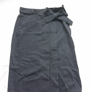 ジーユー(GU)のGU ブラックデニム スカート(ひざ丈スカート)