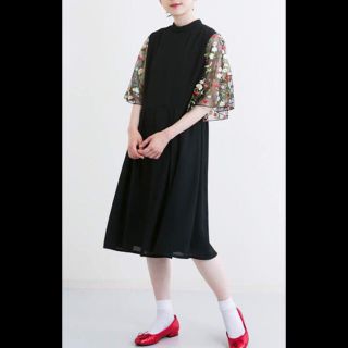 メルロー(merlot)の新品♡merlot plus (メルロー) 花刺繍レース スリーブ ワンピース (ひざ丈ワンピース)