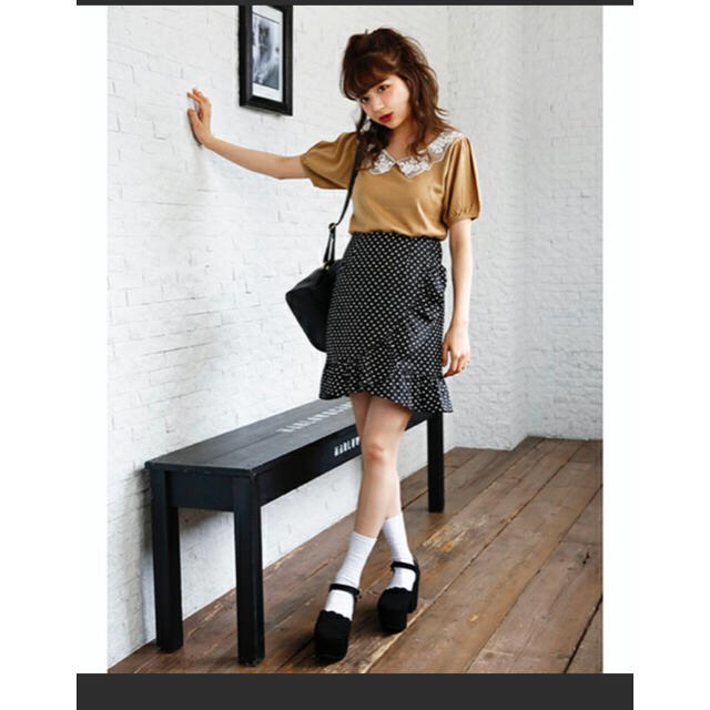 one after another NICE CLAUP(ワンアフターアナザーナイスクラップ)の『美品』ラッフルデザインスカート レディースのスカート(ミニスカート)の商品写真