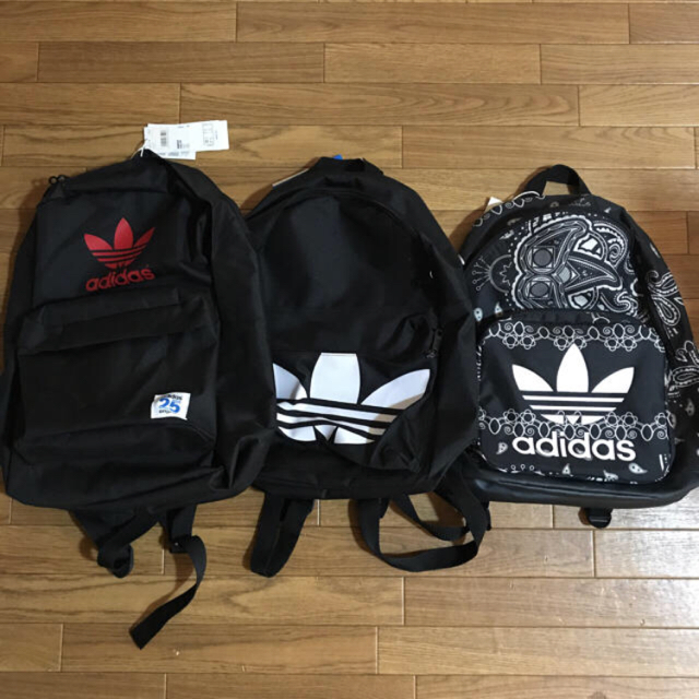 adidas(アディダス)の未使用★アディダス オリジナルス★ロゴ入り★黒リュック★定価４５００＋税 メンズのバッグ(バッグパック/リュック)の商品写真