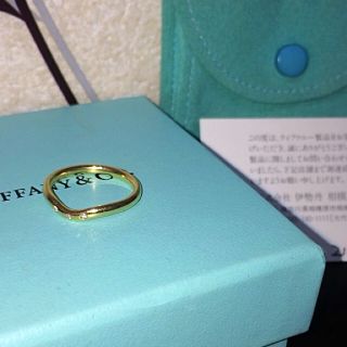 ティファニー(Tiffany & Co.)の最終値下げ！ティファニー☆カーブド3Pダイヤリング*K18YG*箱・証明書付(リング(指輪))